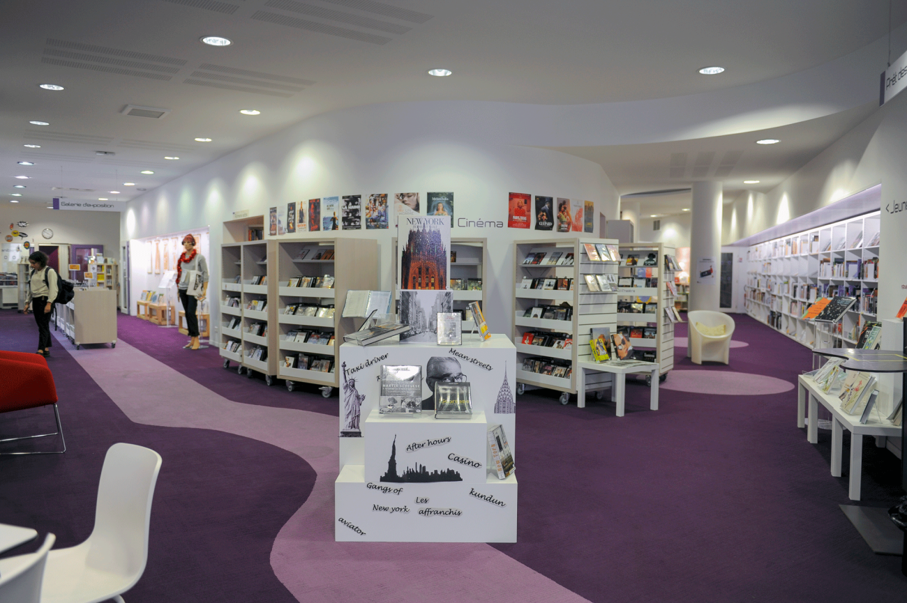 Photo de l'intérieur de la Bibliothèque Flora Tristan