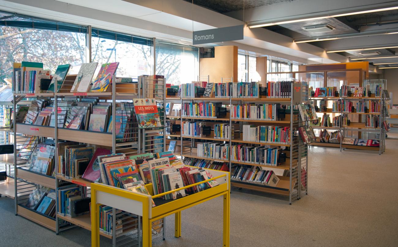 Photo de l'intérieur de la Bibliothèque de la Bastide