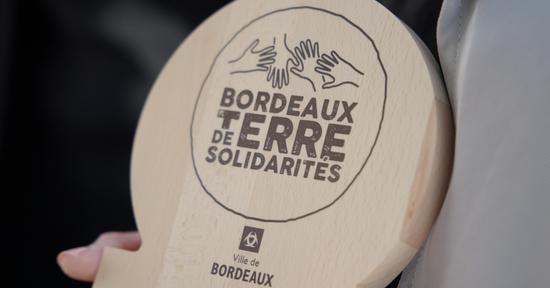 Photo du trophée de Bordeaux terre de solidarité