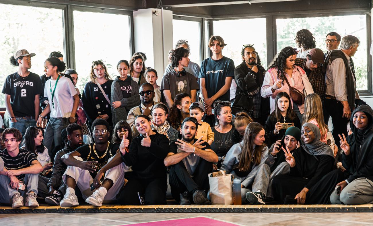 Photo du printemps des expressions à Bordeaux représentant un public de jeunes