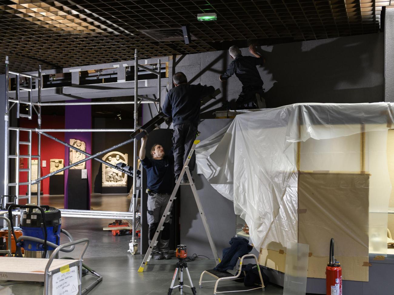Photo des ouvriers qui effectuent les travaux de rénovation dans le musée d'Aquitaine